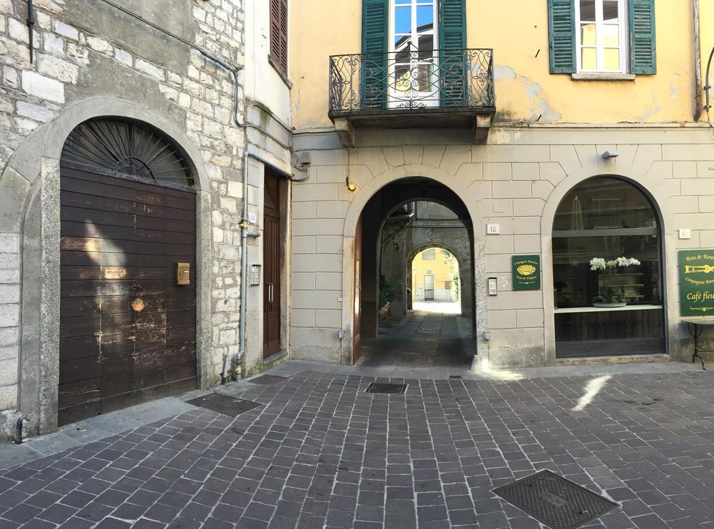 Ancient Courtyard Bonanomi In Como Historic Centre Chambre photo